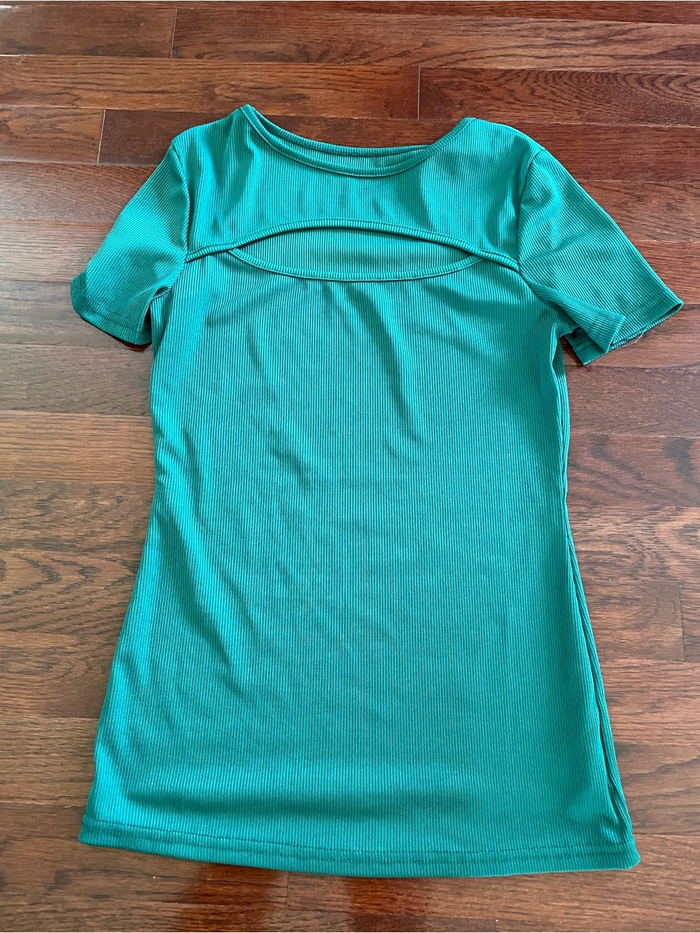 Women’s Shein Green Short Sleeve Top with cutout detail at front (size Small)